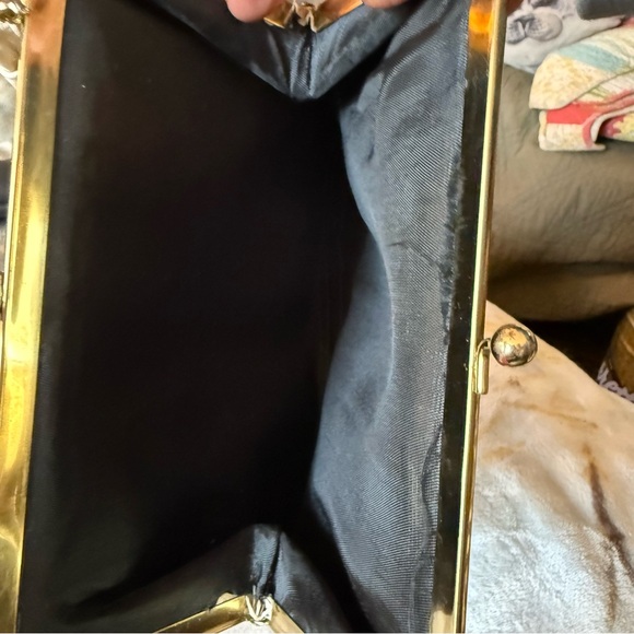 Vintage 1960’s Zenith Leather Handbag with Kiss Lock in Ecru - Picture 7 of 8